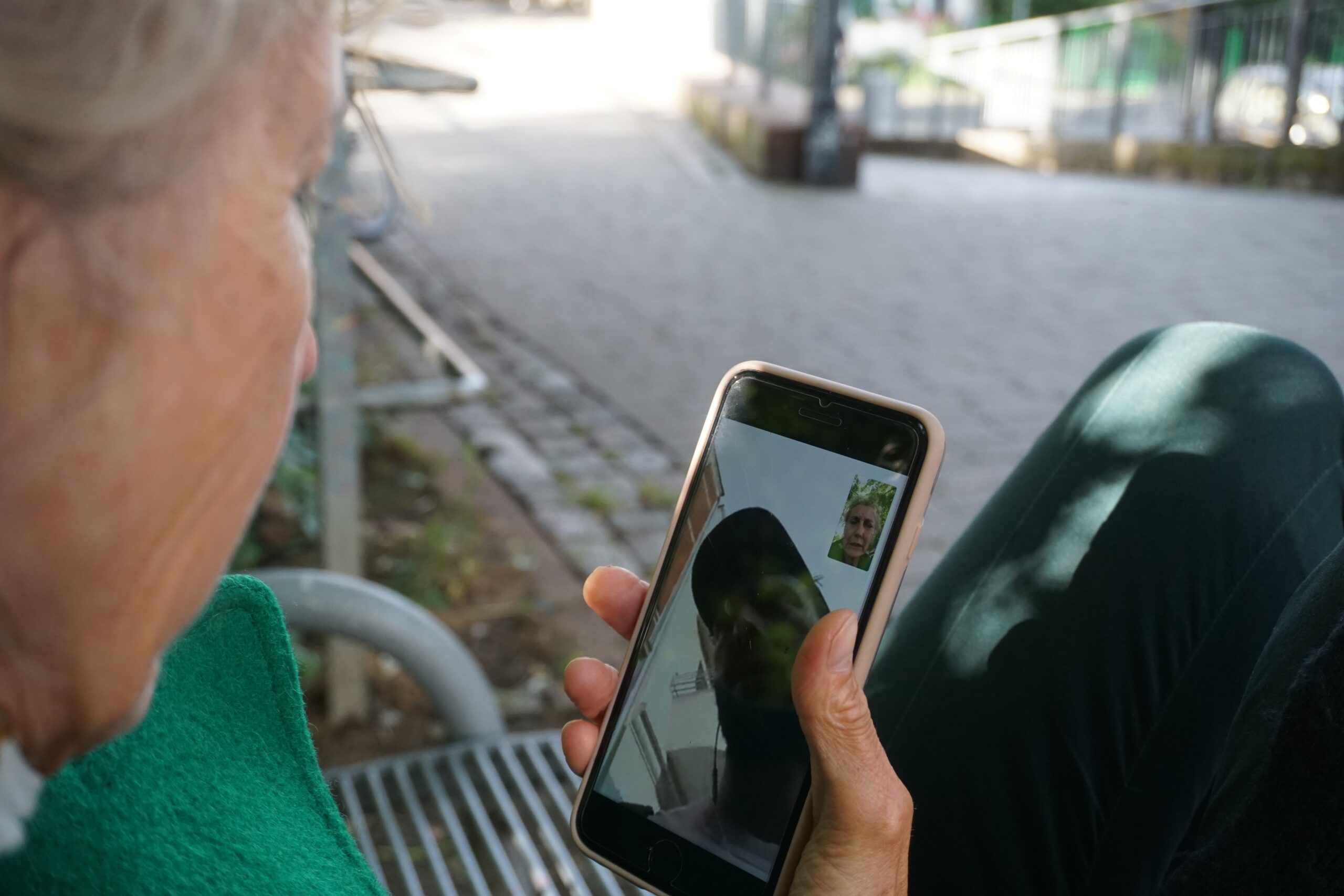 Can You Mute Someone On Facetime?