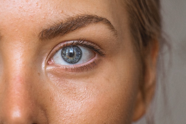 What does it mean to have seductive eyes?