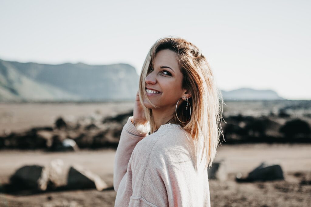 Can a Natural blonde have brown eyes?