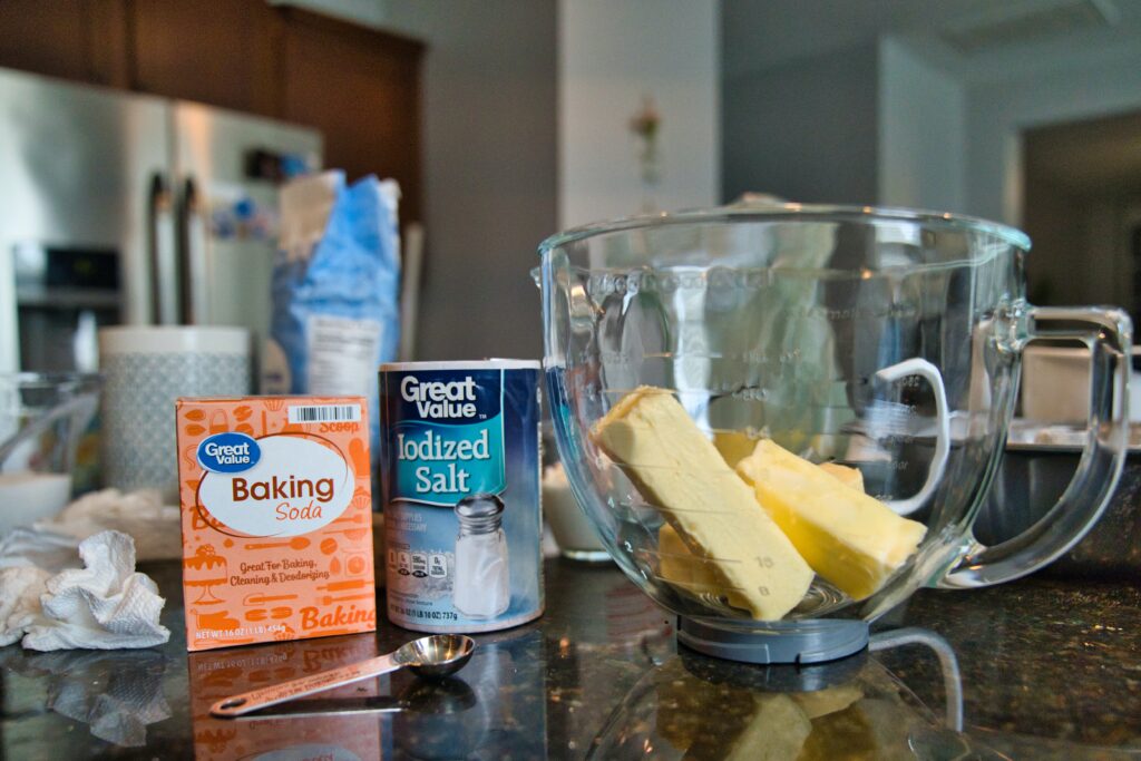 What does baking soda and pink himalayan salt water do?
