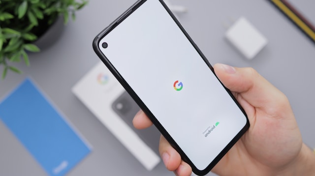 How to make a video call from android to iPhone?