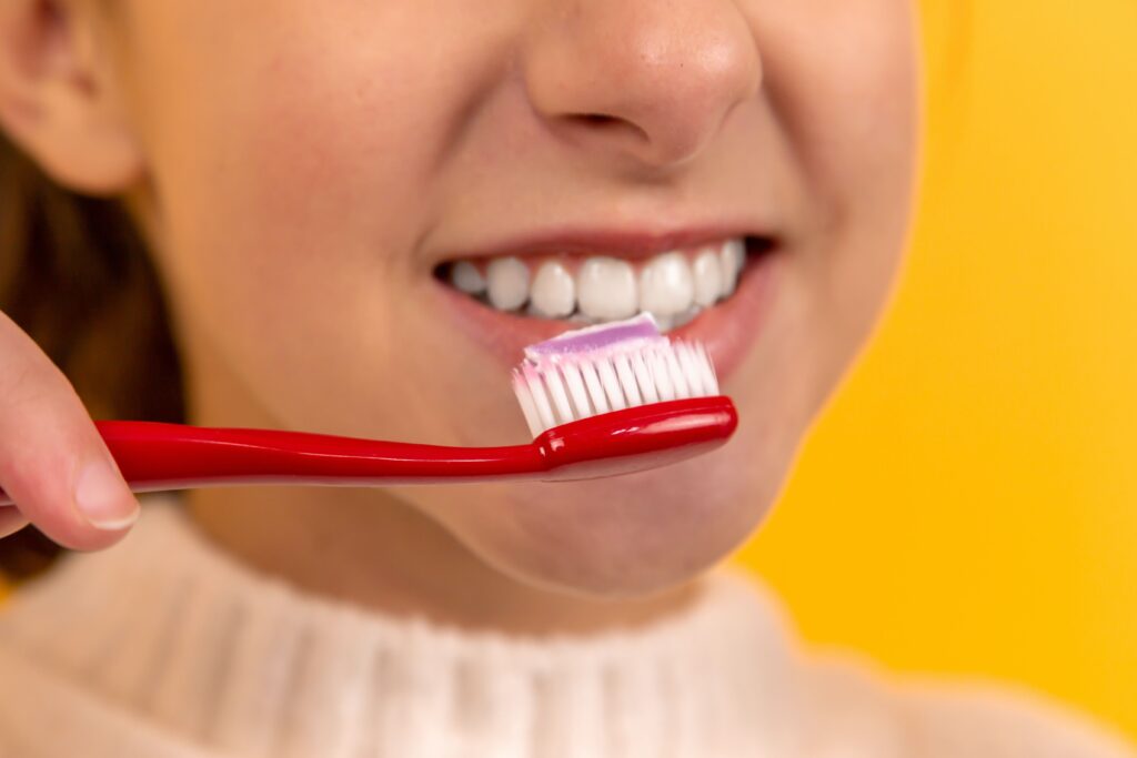 can toothpaste remove stains