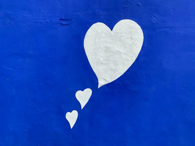 What does it mean when a girl sends a white heart?