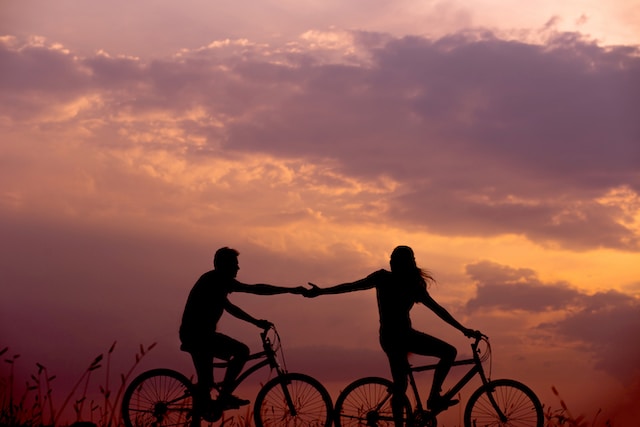 Who is more loyal in relationship?
