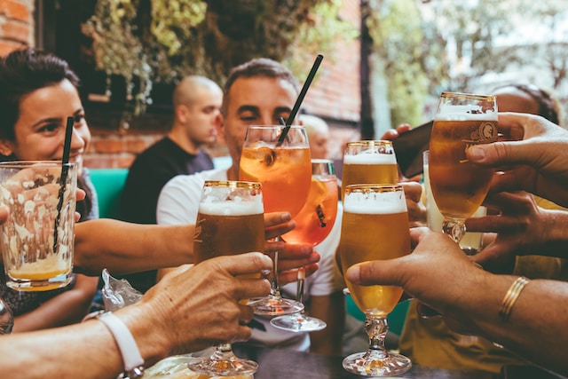 What is the legal drinking age in greece