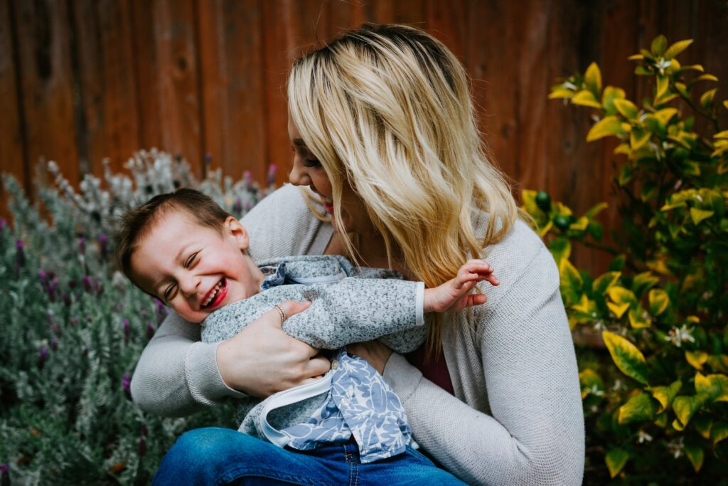 Which is correct mommie or mommy?