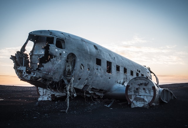 How many plane crashes are there a year?