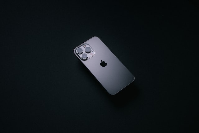 Can iphone 13 charge another phone