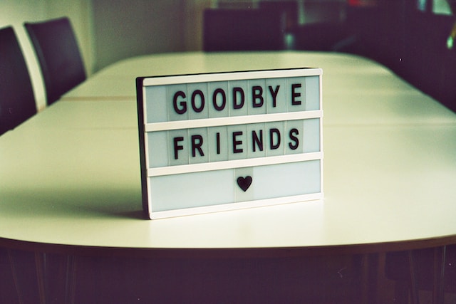 What do hawaiians say when they say goodbye