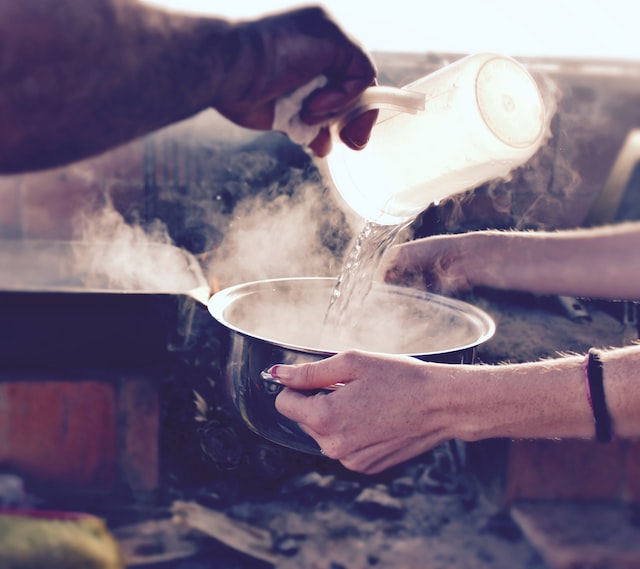 Does cold or hot water boil faster?