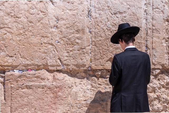 What does Shabbat shalom mean?