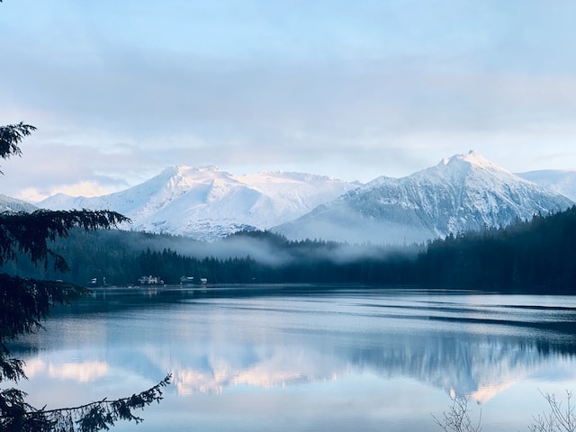 How much does alaska pay you to live there per month?
