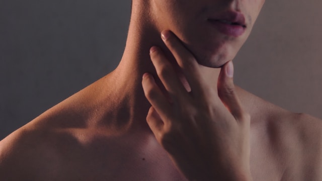 How long should you stay home with laryngitis?