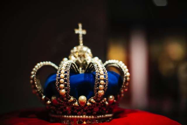 Can the queen overrule the prime minister?