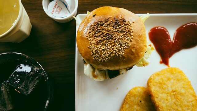 Does mcdonalds serve hash browns all day?