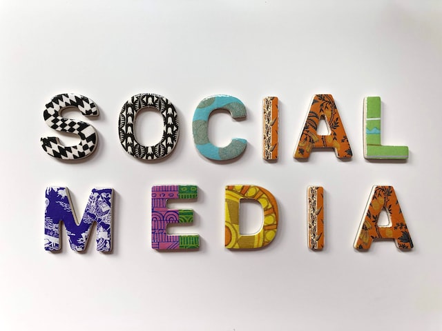 What does ft mean on social media?