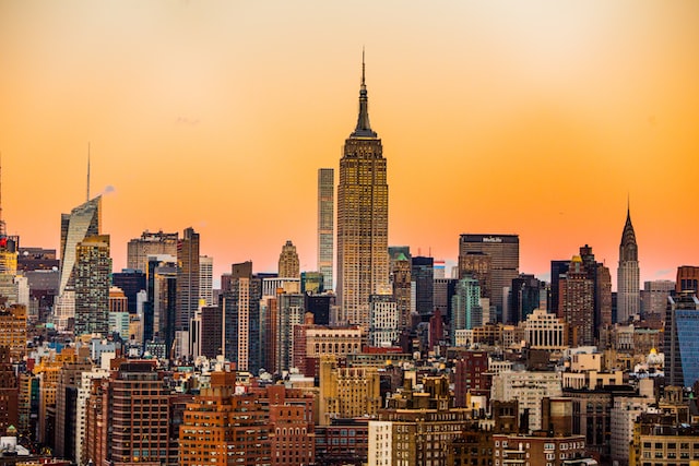 Can a 17 date a 19 in new york?