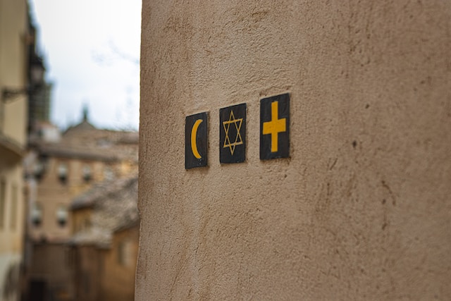 How many religions are there