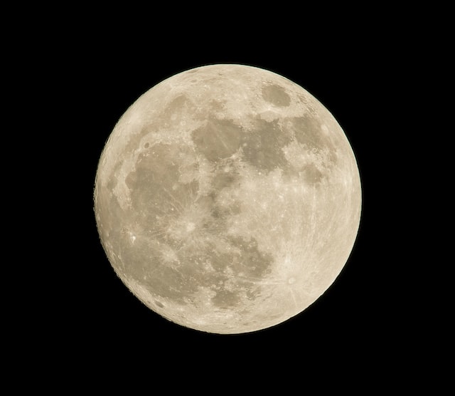 What is the japanese name for moon?