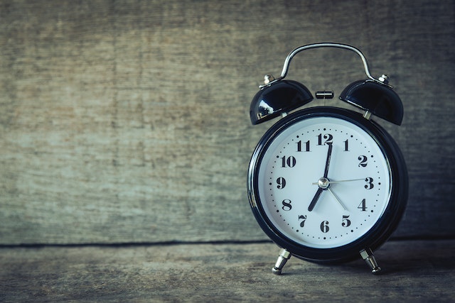 How much is 80000 a year per hour?