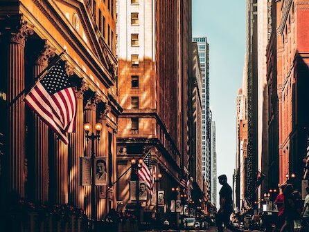 What Percentage of Americans make over 100k?