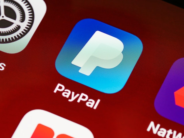 Does elon musk still own paypal shares?