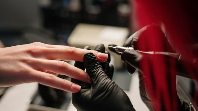 Why do fingernails curl