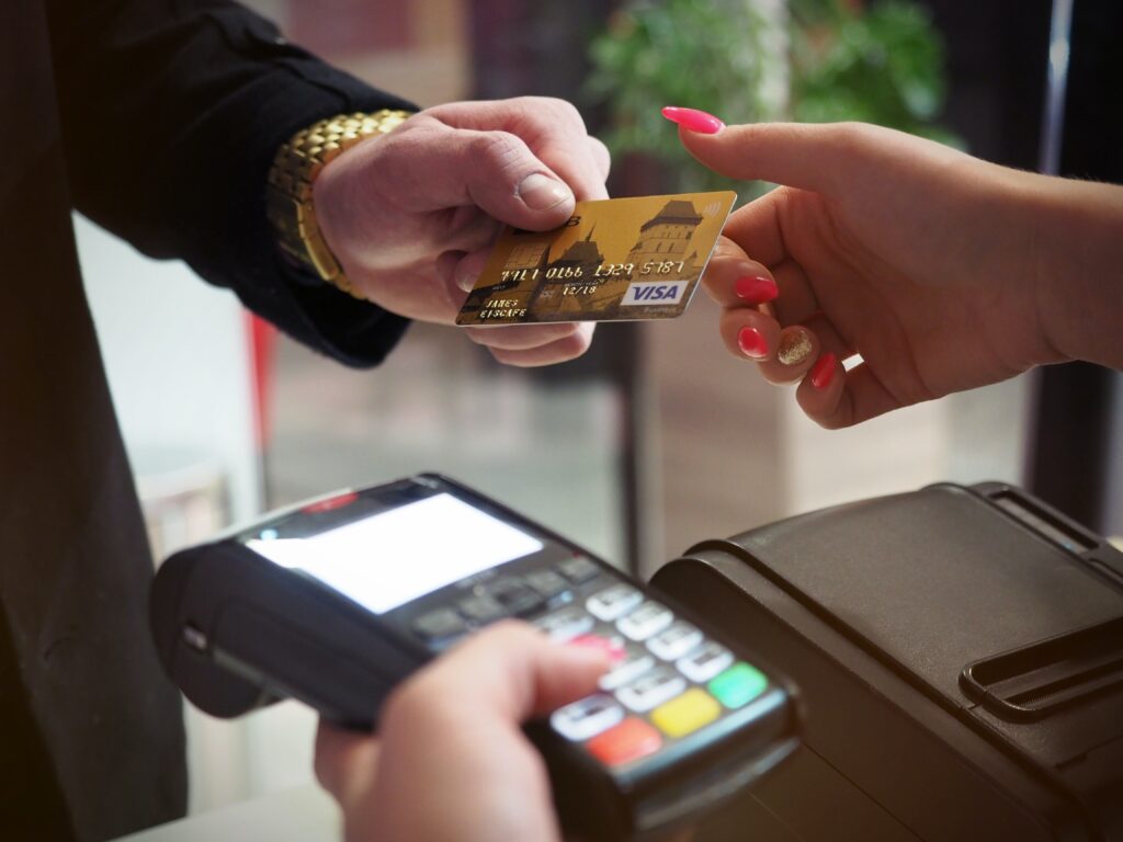 How much cash can you withdraw from a bank without it being reported?