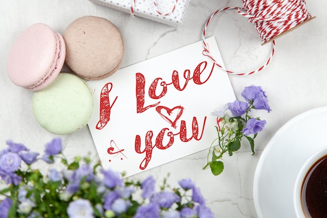 How do you say i love you in code