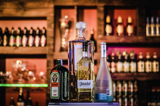Can you mix vinegar and rubbing alcohol?