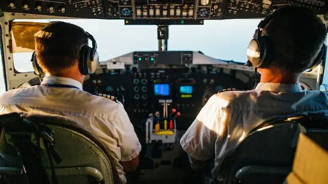 where-do-airline-pilots-make-the-most-money-gek-buzz