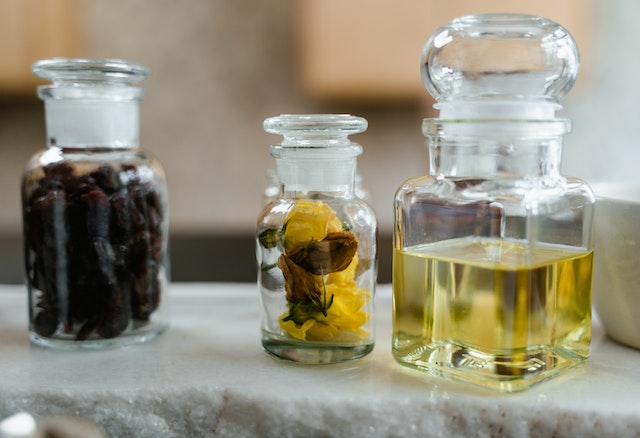 Is vinegar toxic when boiled?