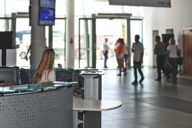 What are the 12 principles of customer service?