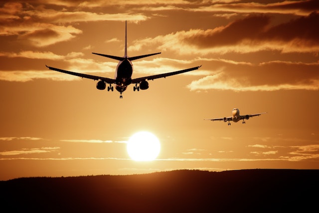 What winds do planes not fly in