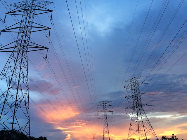 What size wire for 50 amps at 100 feet?