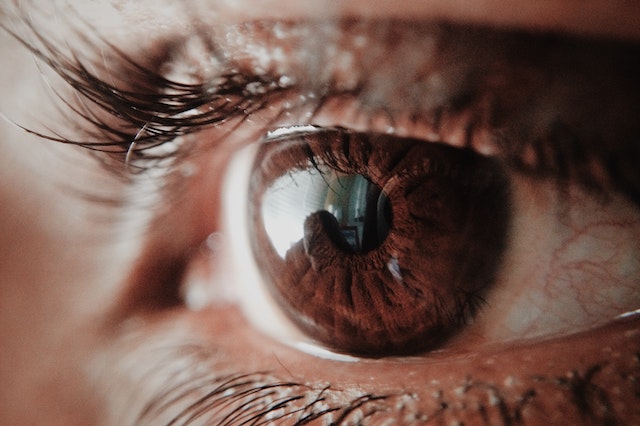 Is 20 800 vision legally blind?