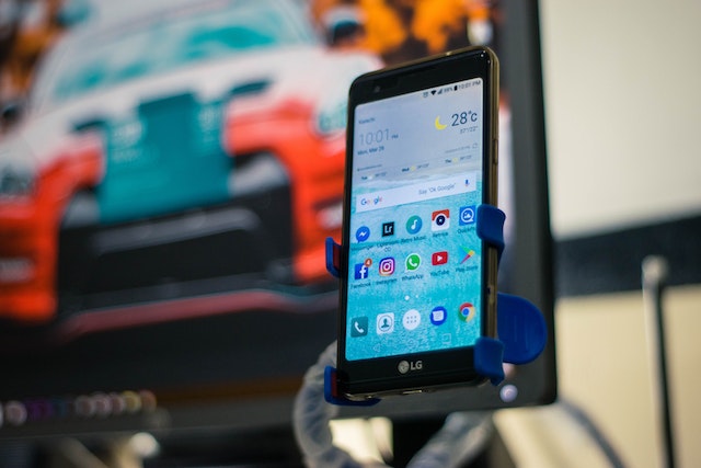 What does lg mean in text?