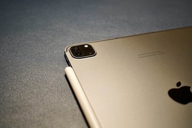 Does erase all content and settings remove phone number?