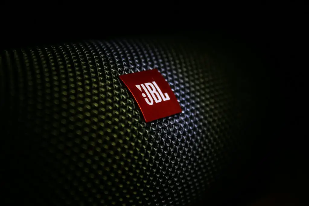 Does JBL Charge 5 Float?