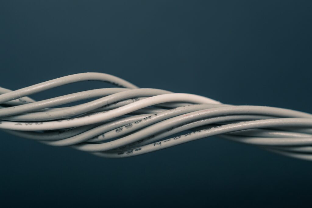 How far can you run 8 gauge wire for 30 amps?