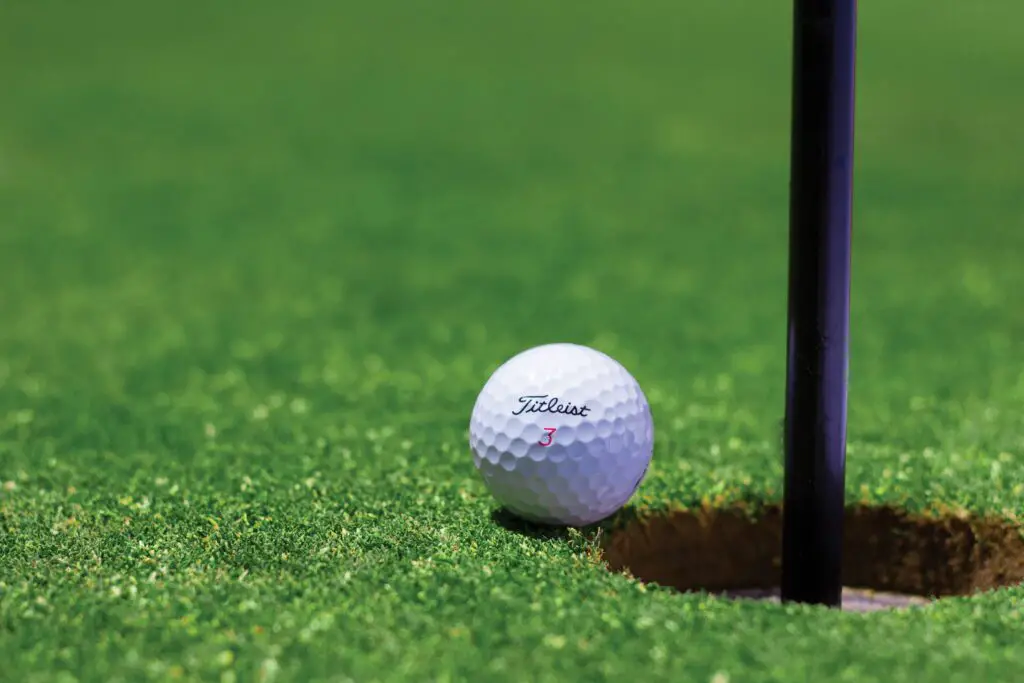 What was tiger woods average drive?