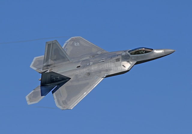 Does Tom Cruise own any jets?