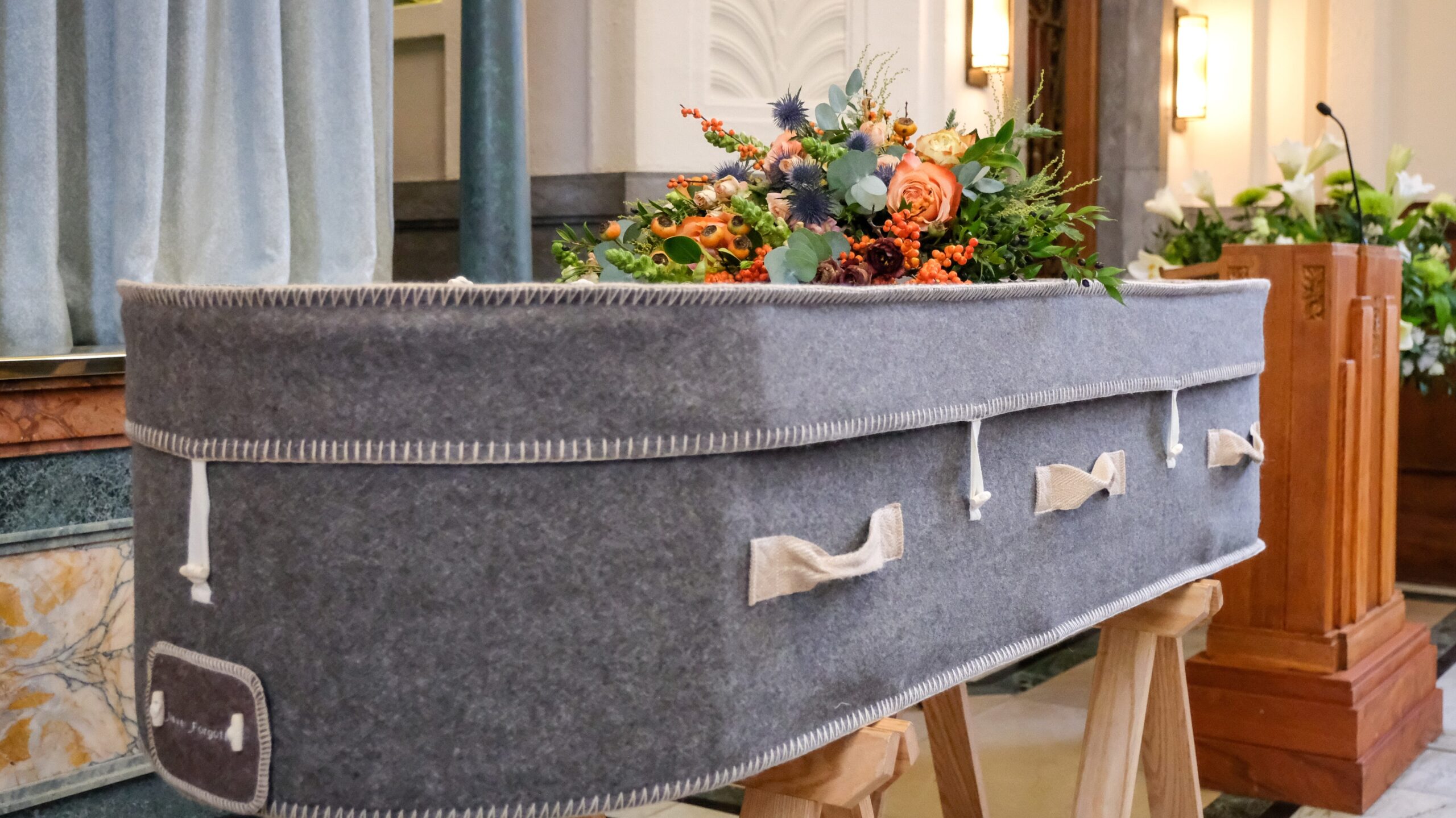 What Happens To A Body In A Lead Lined Coffin? Gek Buzz