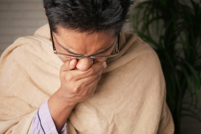How to make yourself sneeze?