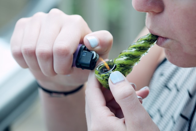 How do you hit a vape without inhaling?