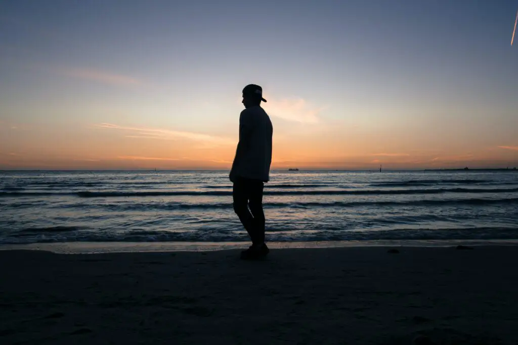 How do i know if someone Misses me without contact ?