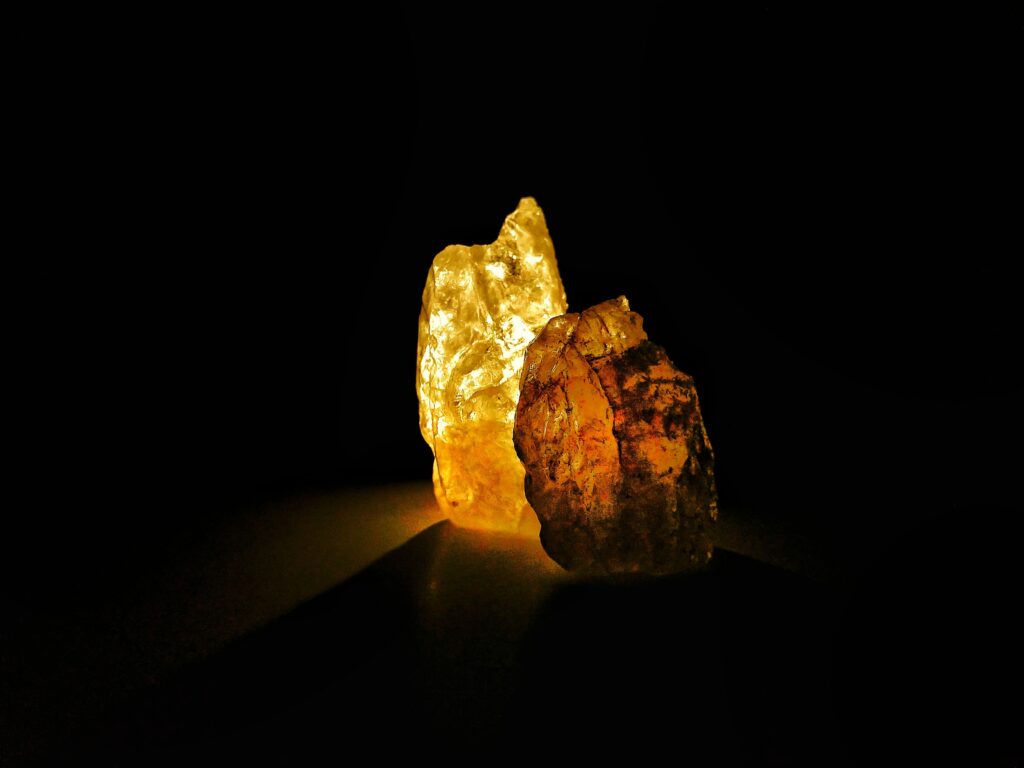 What does real Gold look like in Rock?