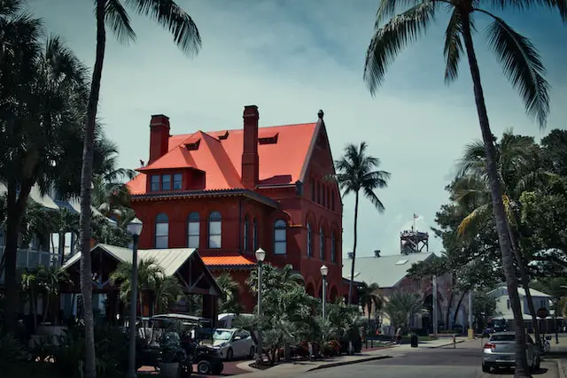 Does kenny chesney have a house in key west?