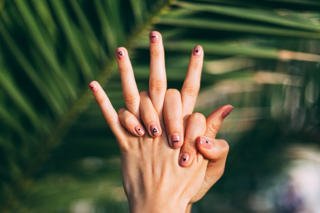How can girls get veiny hands