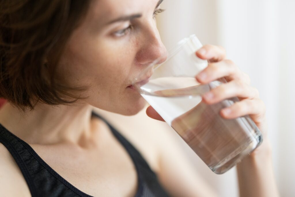 How long does it take for water to get to your bladder?